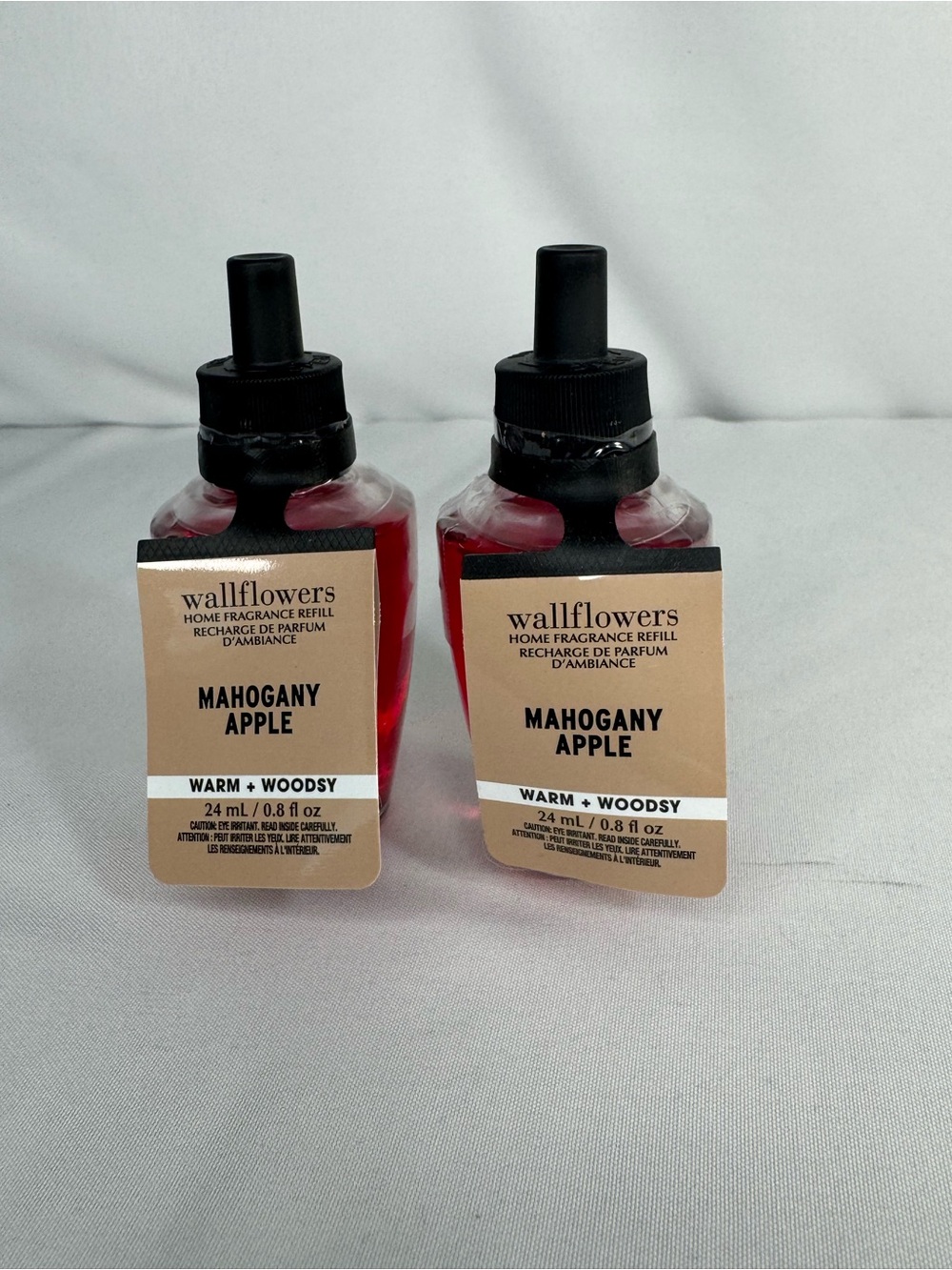 Bath & Body Works Wallflowers Mahogany Apple Refill — Red & Black